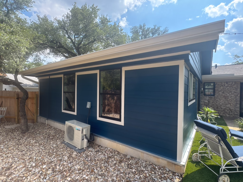 Fiber Cement James Hardie Horizontal Plank Cedarmill Main: Moscow Midnight HGSW 9142, Trim: Caviar HGSW 6990 Siding Replacement South Austin TX — Cupcake Home Improvements