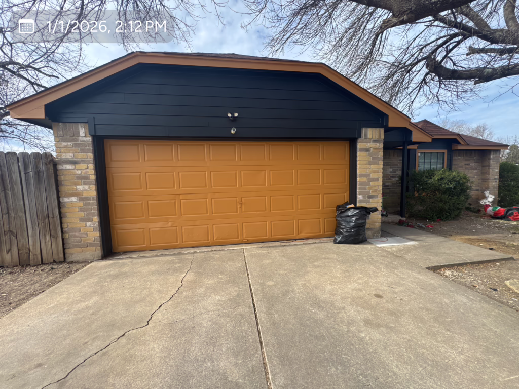Fiber Cement James Hardie Horizontal Plank Cedarmill Main: Black Of Night SW6993, Trim: Monarch Gold SW2920 Siding Replacement Gatlinburg TX — Cupcake Home Improvements